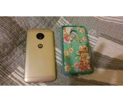 MOTO E4 plus - Angol
